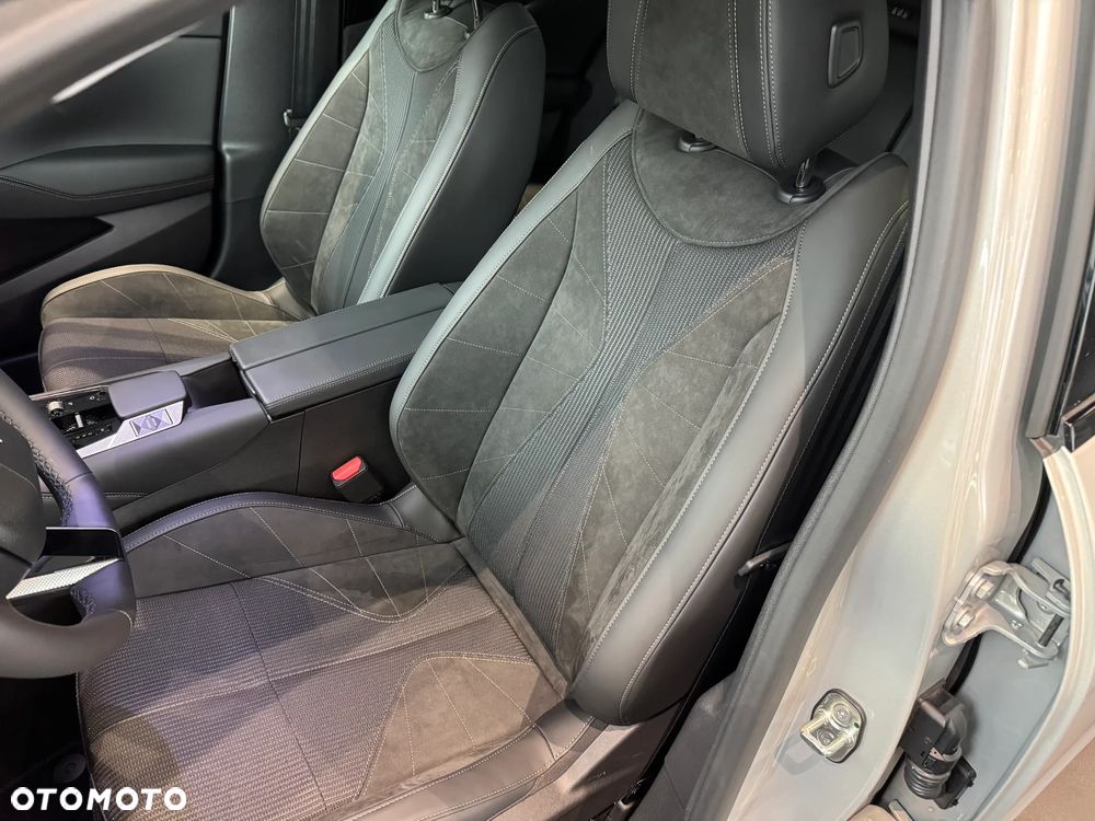 DS Automobiles N°4 1.2 mHEV Étoile Alcantara eDCS6 - 19