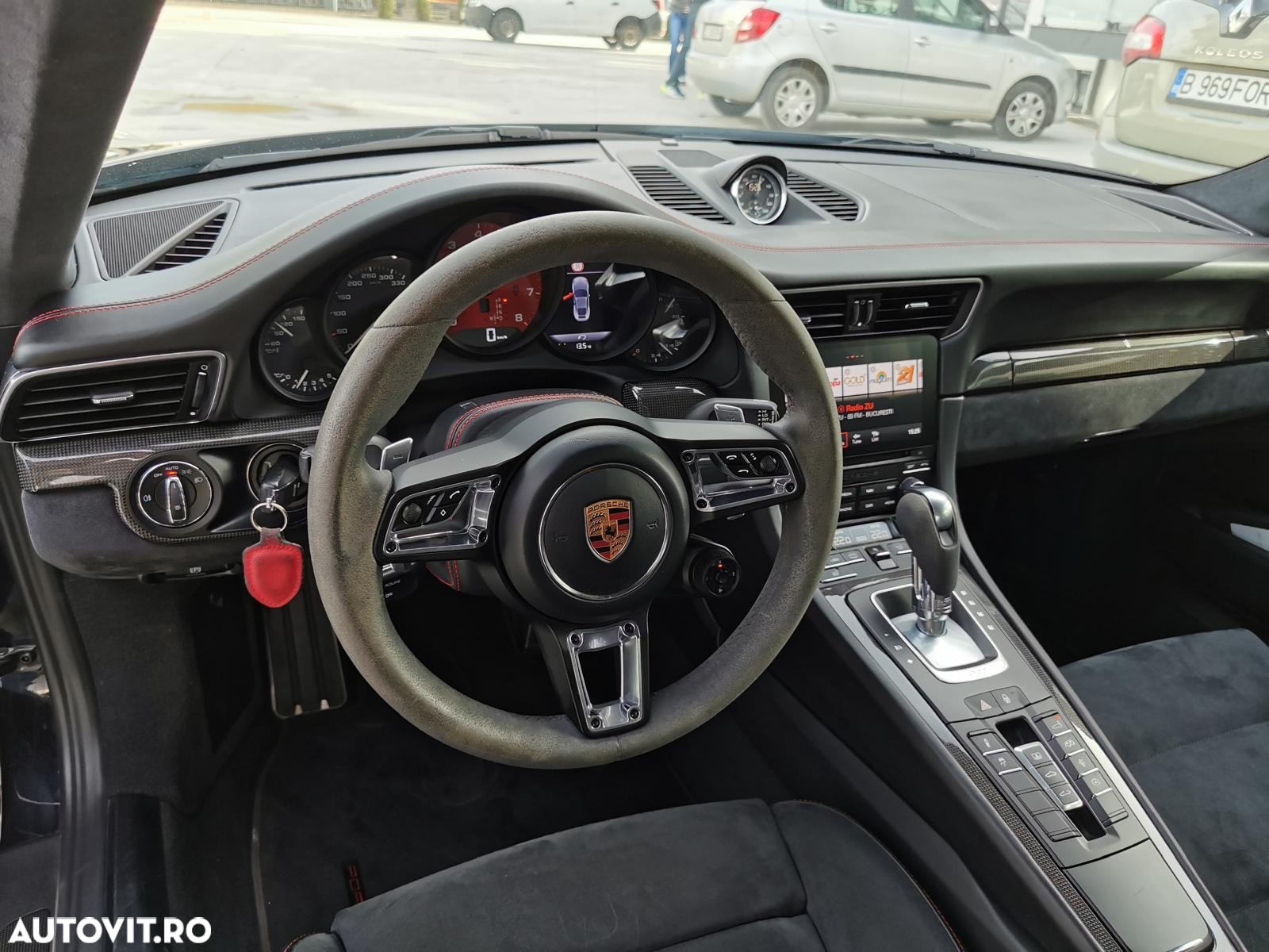 Porsche 911 Carrera 4 GTS Cabriolet PDK - 14