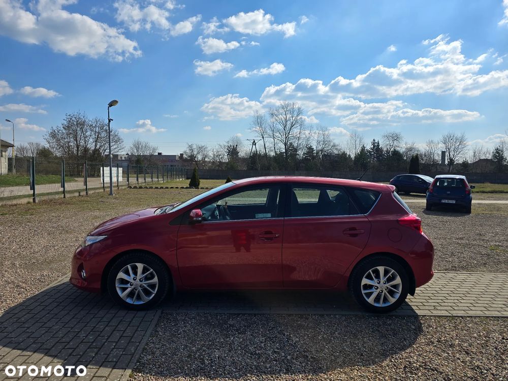Toyota Auris 1.6 Premium + - 10