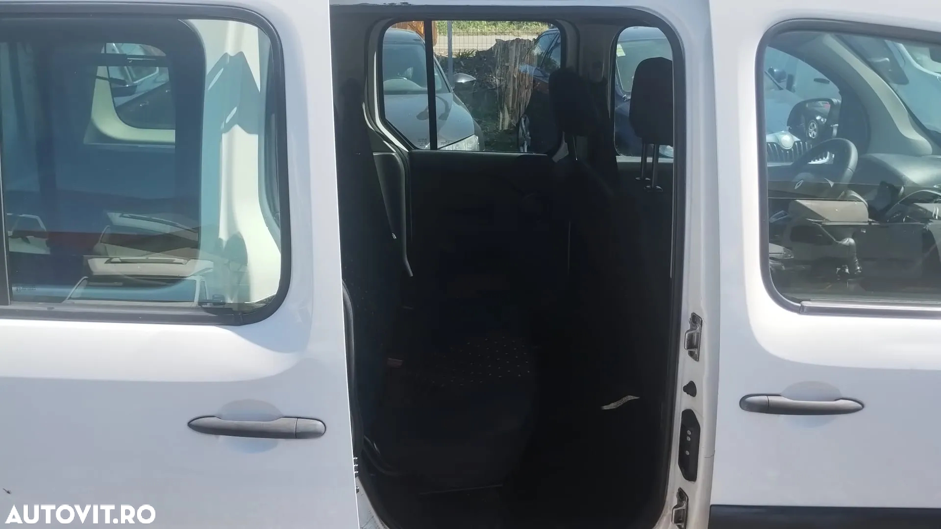 Renault Kangoo ENERGY dCi 110 FAP Start & Stop Grand - 11