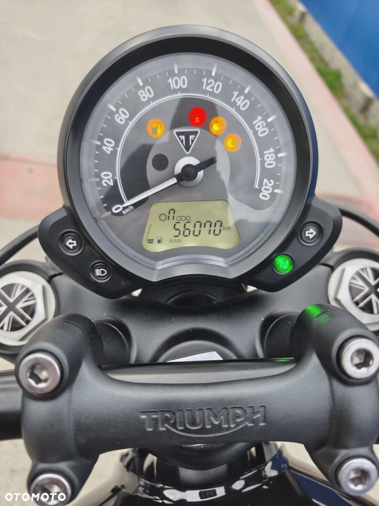 Triumph Bonneville Bobber - 8