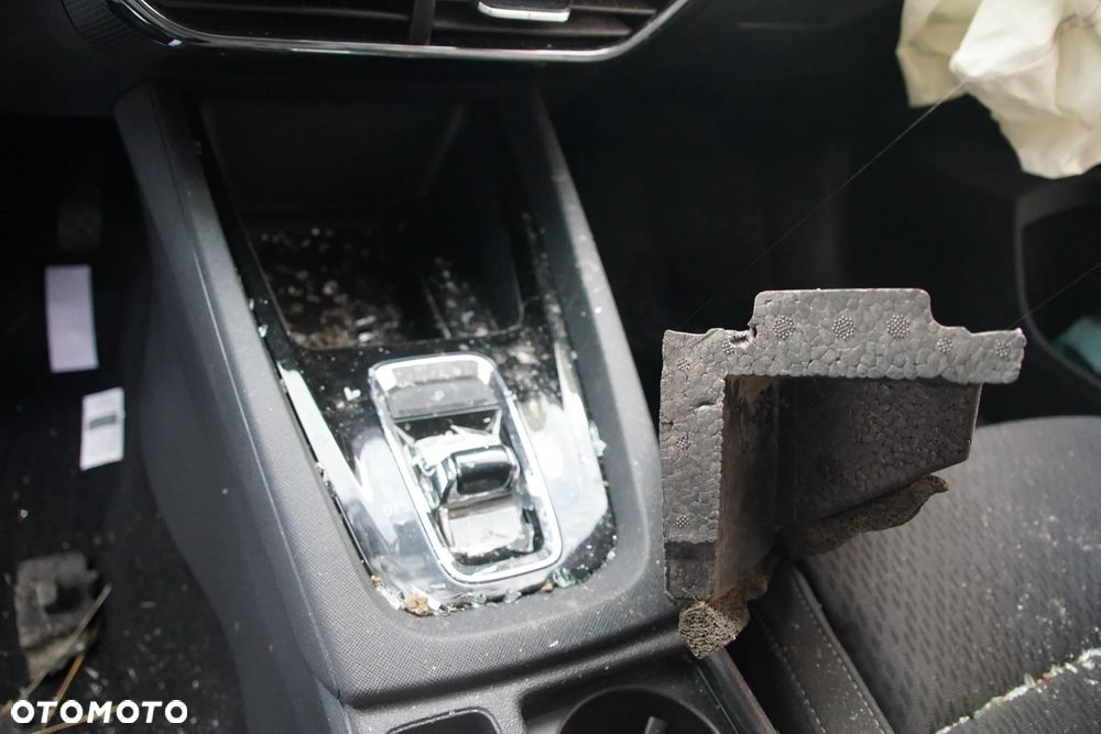 Auto na części - Skoda Octavia IV 2.0 TDI 150 KM DTTC VCW LS9R 2023R Silnik Skrzynia Drzwi Błotnik Lampa Lusterko Klamka Szyba Deska Kokpit Sterownik Moduł Czujnik Licznik Wyświetlacz Panel Kierownica - 15