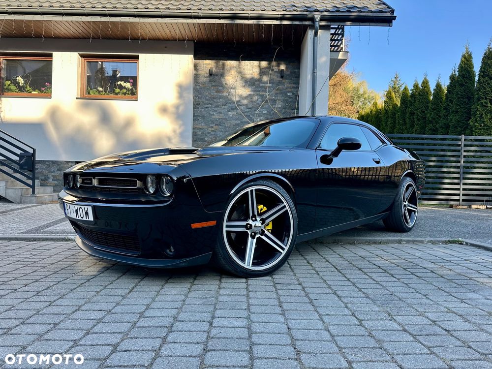 Dodge Challenger - 1