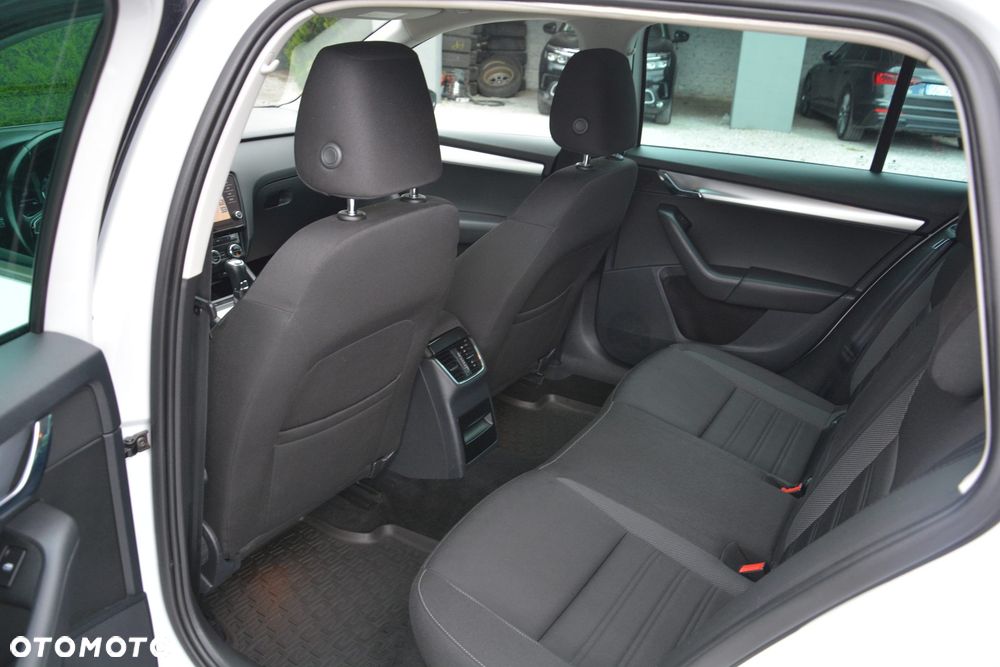 Skoda Octavia 1.6 TDI DSG Ambition - 14