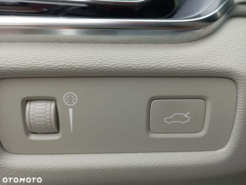 Volvo V60 D4 Momentum Pro - 27