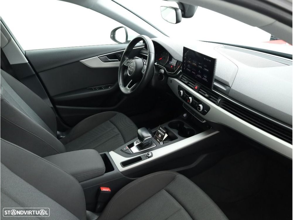 Audi A4 Avant 30 TDI Advanced S tronic — fotografia 14