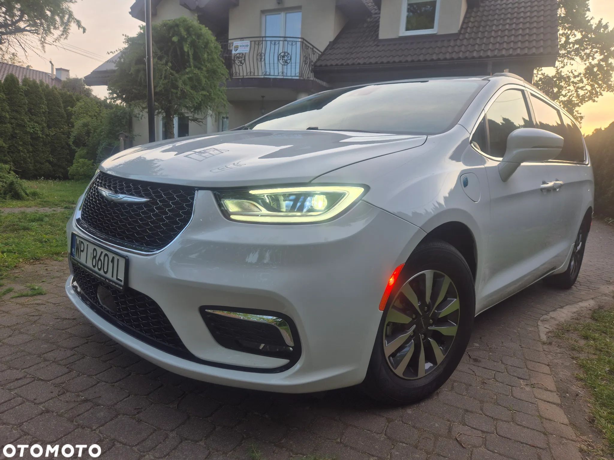 Chrysler Pacifica - 1