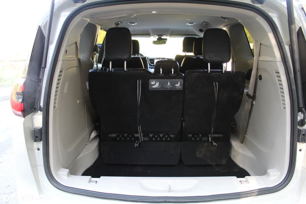 Chrysler Pacifica - 24