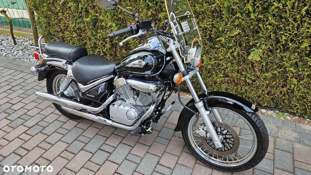 Suzuki Intruder - 13