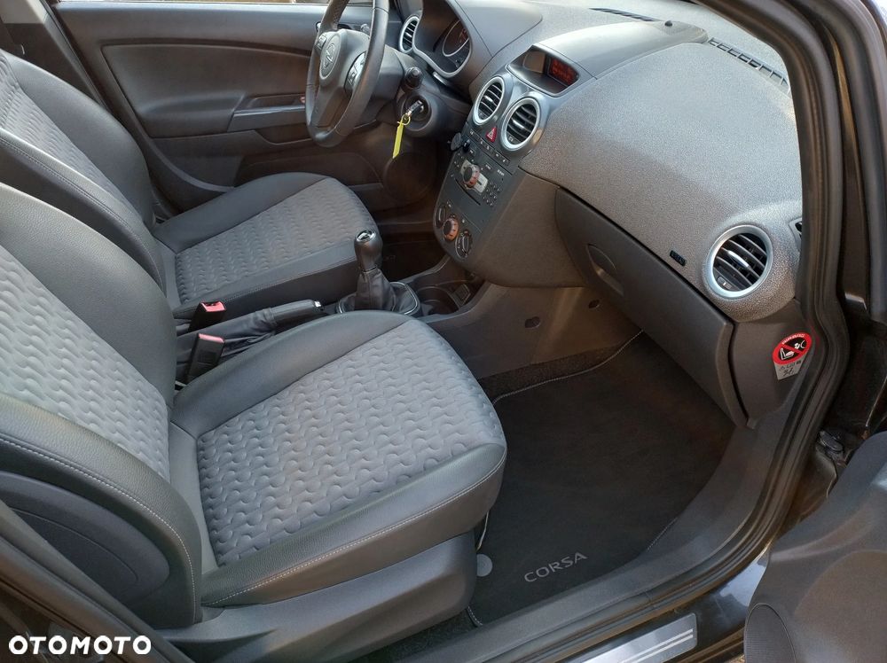 Opel Corsa 1.4 16V Cosmo - 17