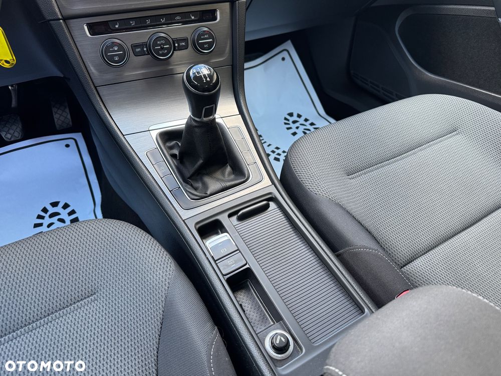 Volkswagen Golf 1.6 TDI BlueMotion Comfortline - 13