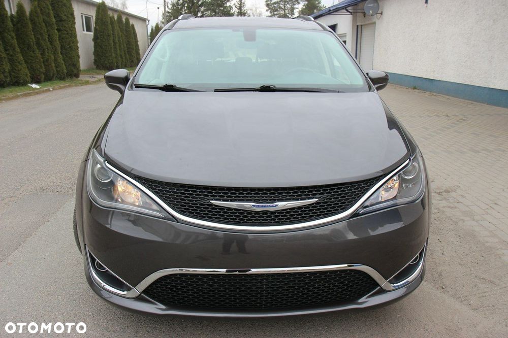 Chrysler Pacifica - 2