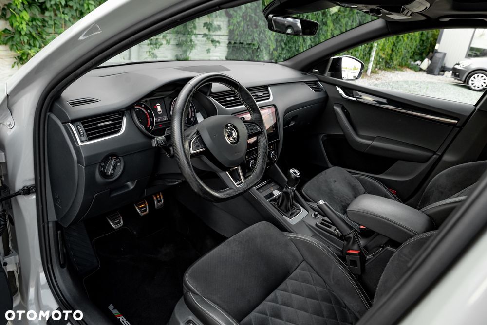Skoda Octavia 2.0 TSI RS - 32