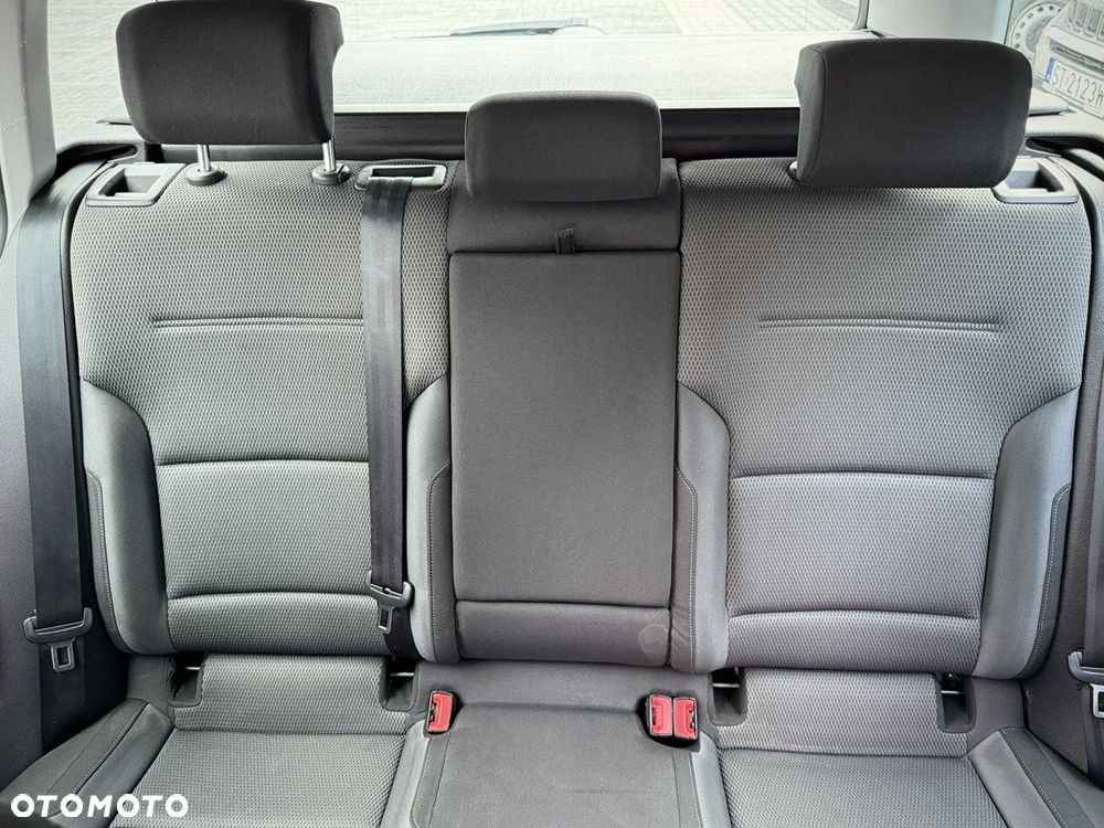Volkswagen Golf - 28