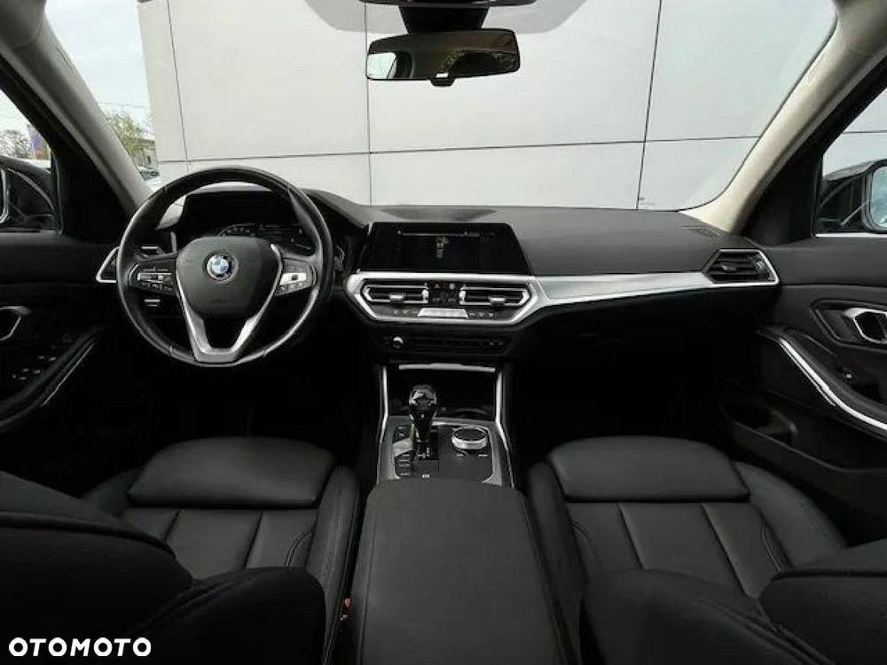 BMW Seria 3 318d Sport Line - 18
