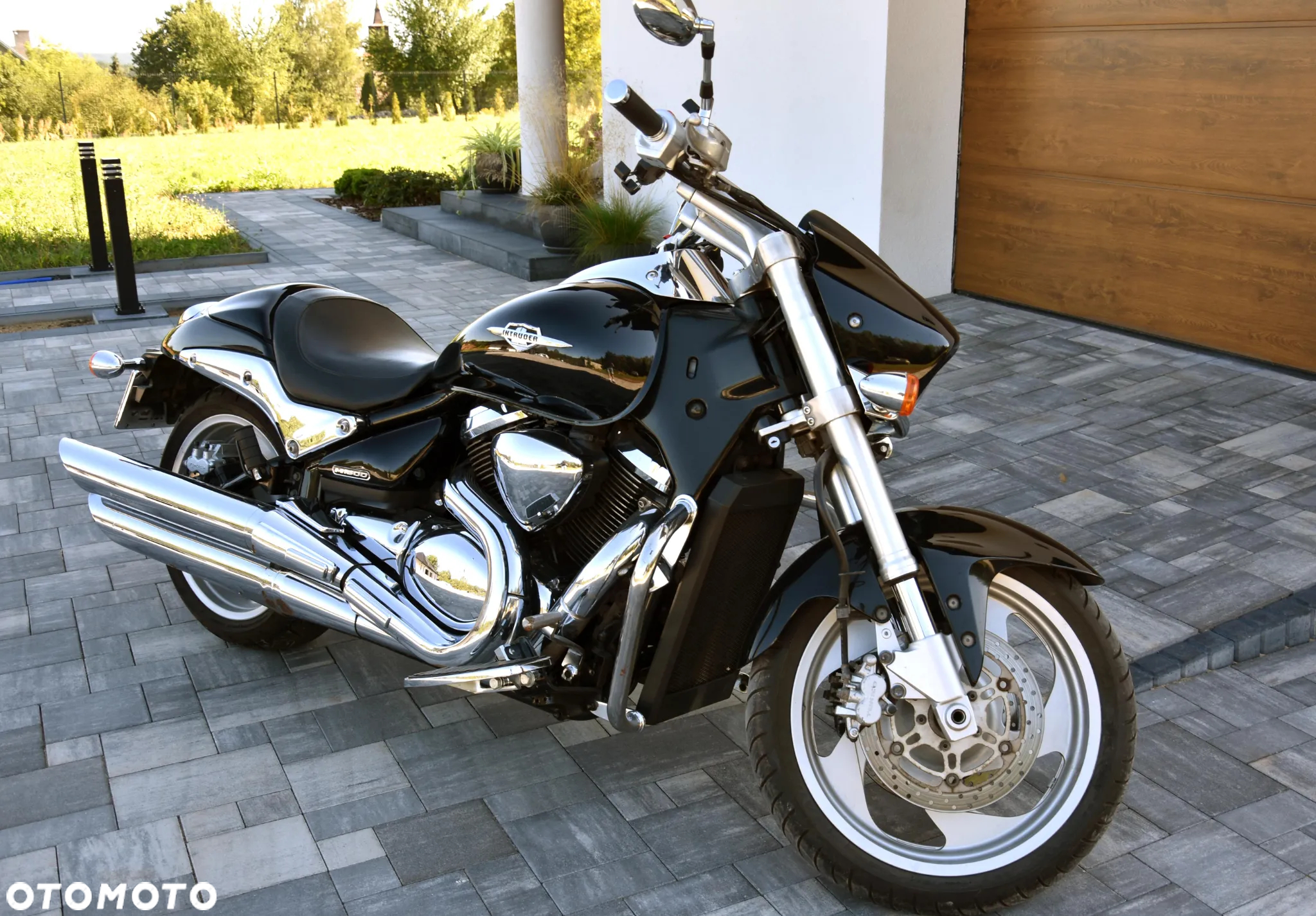 Suzuki Intruder - 3