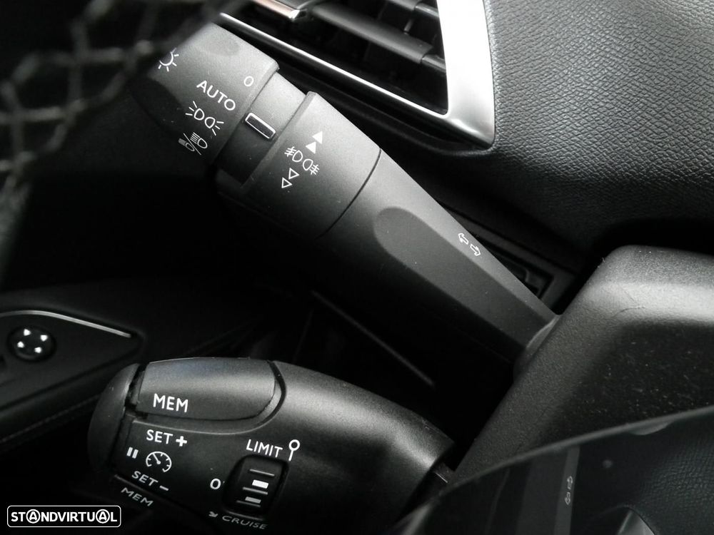 Peugeot 3008 1.5 BlueHDi Allure Pack - 29
