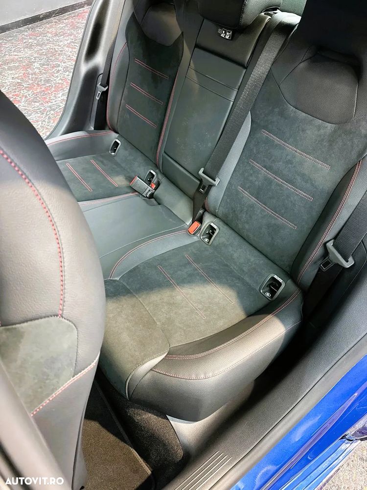 Mercedes-Benz CLA - 12