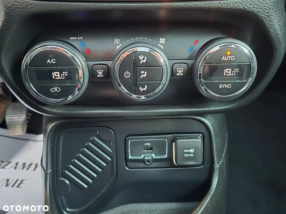 Jeep Renegade 1.4 MultiAir Limited - 34