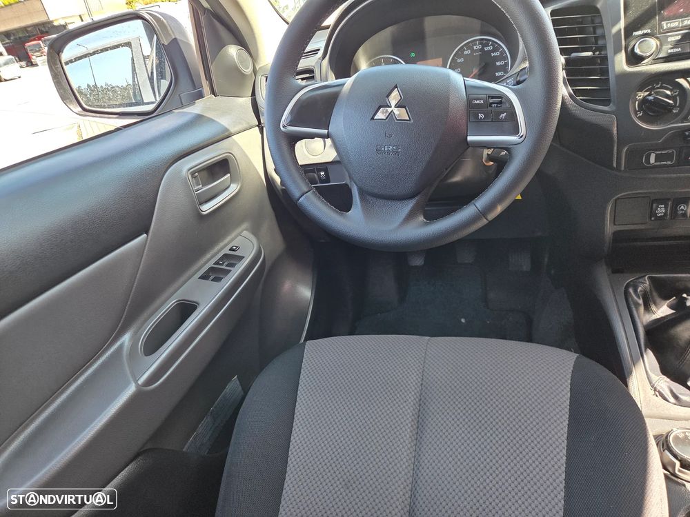 Mitsubishi L200 Pick Up 4x4 S&S Cabine Dupla Base - 17