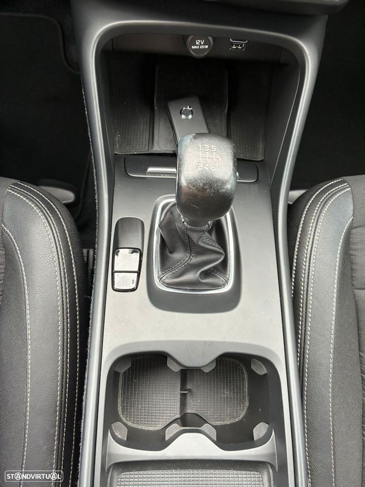 Volvo XC 40 1.5 T3 Momentum Tech Edition - 29