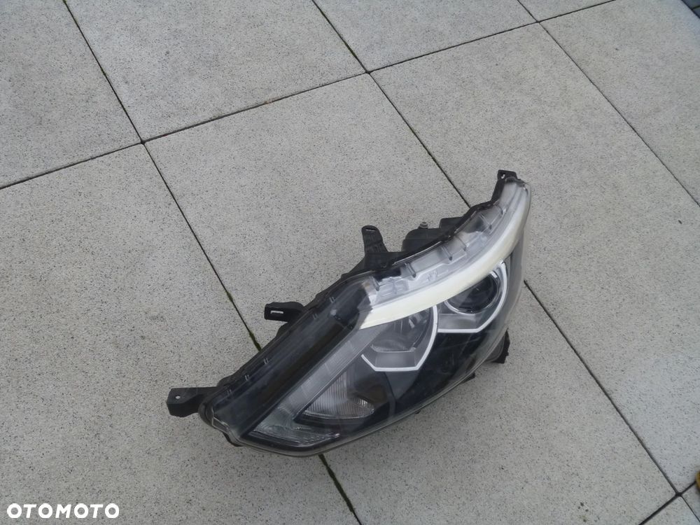 NISSAN QASHQAI II J11- LAMPA LEWA SOCZEWKA LED EUROPA ORYGINAŁ 100-18013 - 2