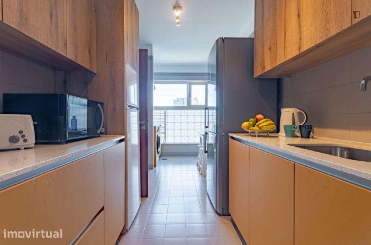 Quarto - localizado em Paranhos Porto - Grande imagem: 5/13