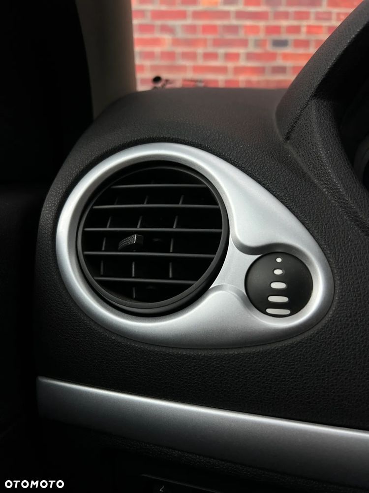 Renault Clio - 24