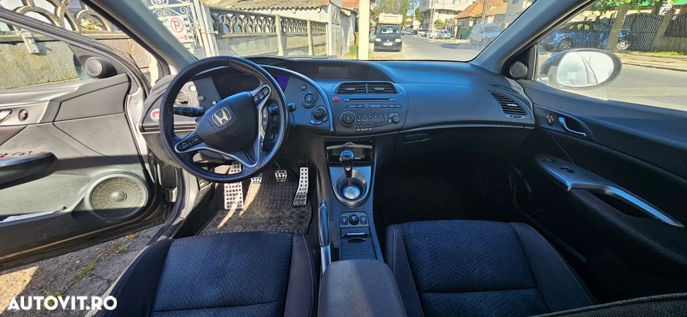 Honda Civic 1.8 SOHC i-VTEC MT Executive - 3