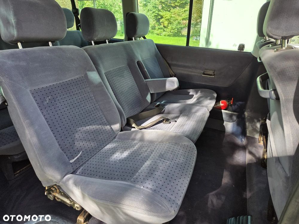 Volkswagen Caravelle - 7