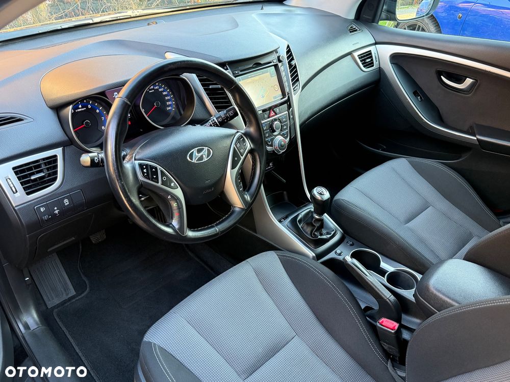 Hyundai i30 blue Kombi 1.6 GDi YES Silver - 11