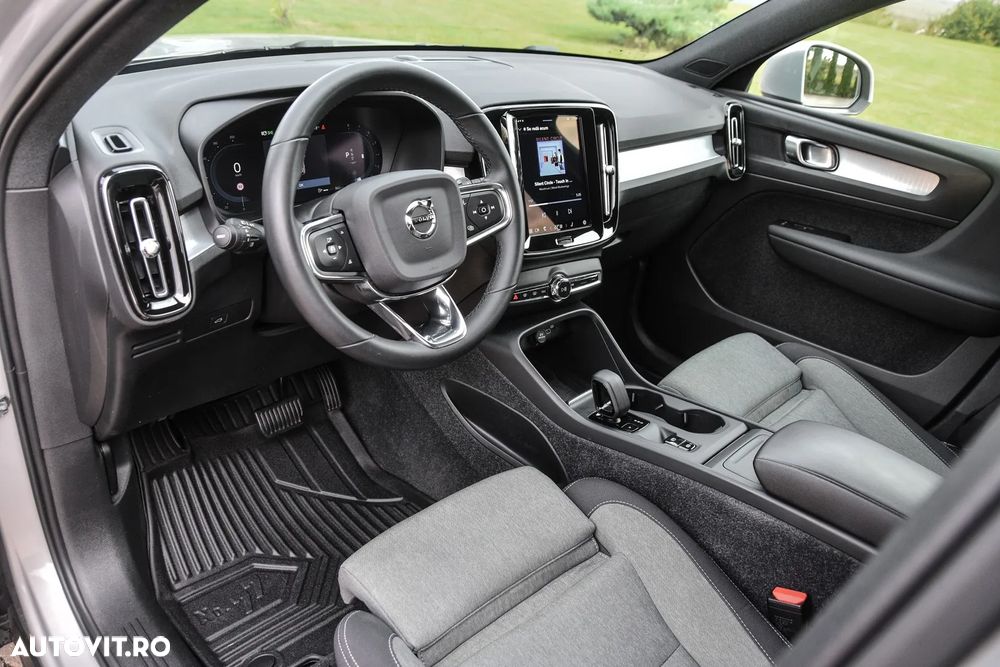 Volvo XC 40 B3 AT FWD MHEV Plus Dark - 15