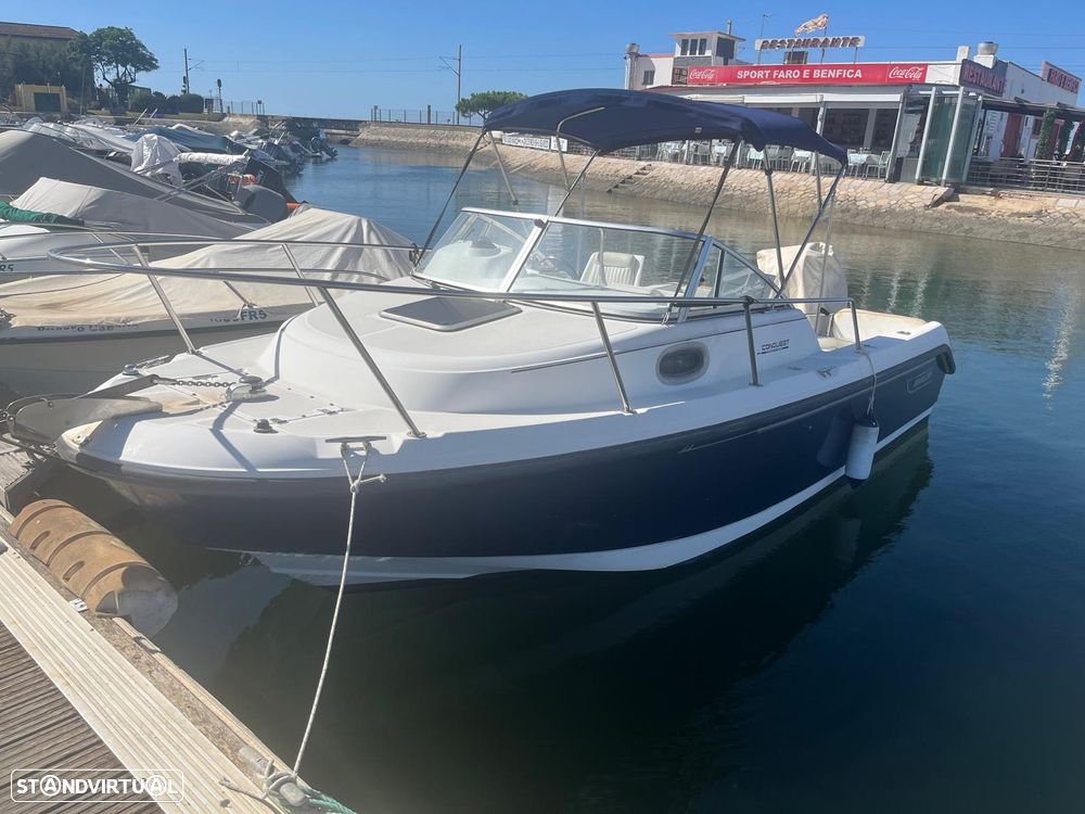 Boston Whaler Conquest 210