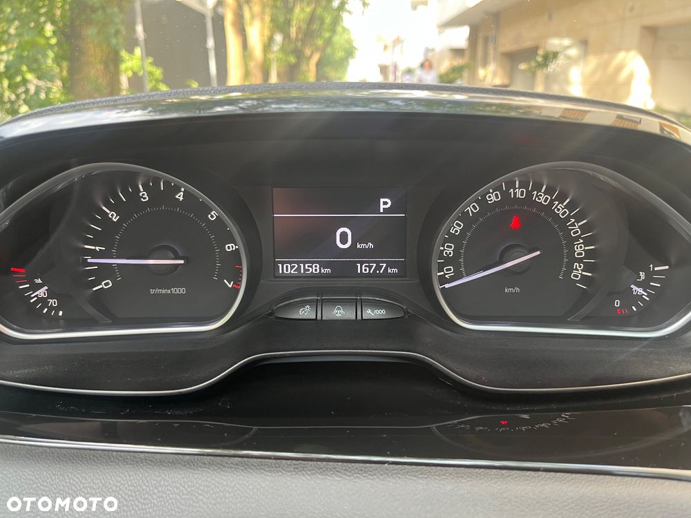 Peugeot 208 - 16