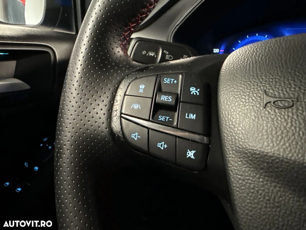 Ford Focus 1.0 EcoBoost MHEV ST-Line X - 18