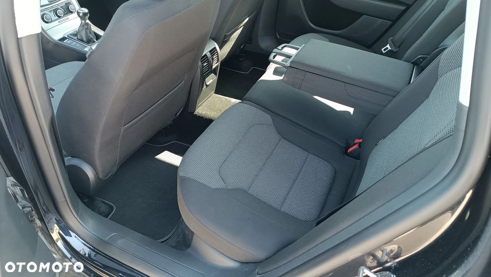 Volkswagen Passat 2.0 TDI Comfortline - 12