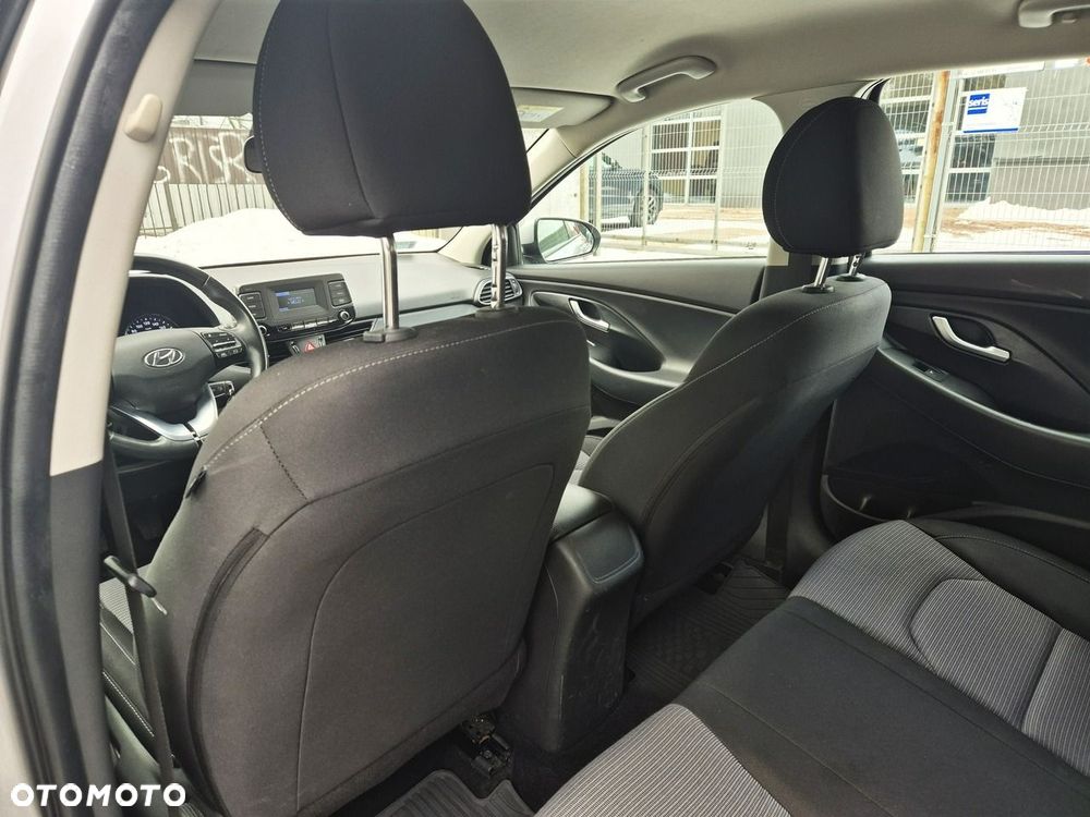 Hyundai i30 1.5 DPI Classic + - 15