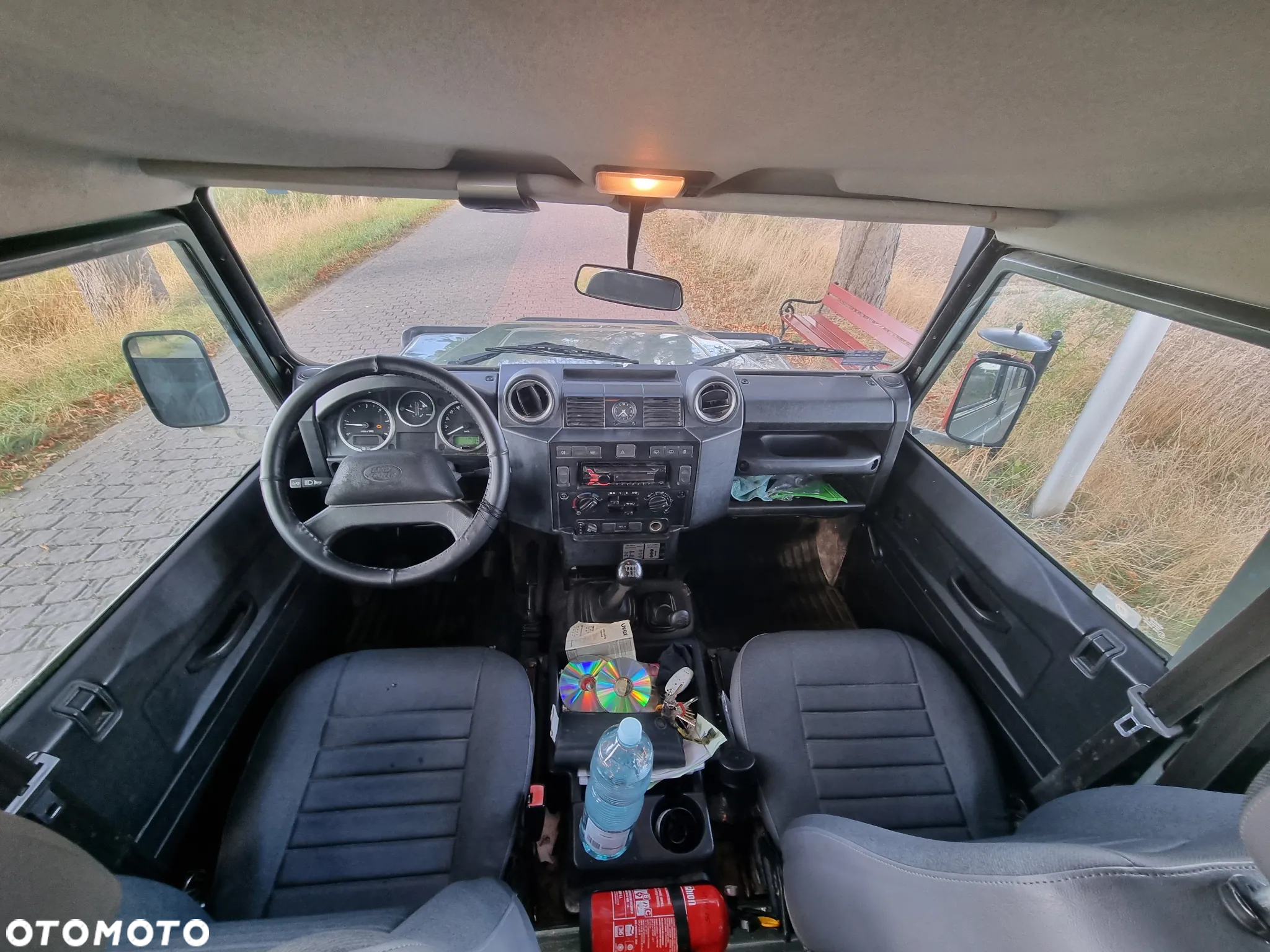 Land Rover Defender - 8