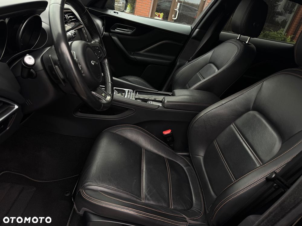 Jaguar F-Pace 20d AWD R-Sport - 24