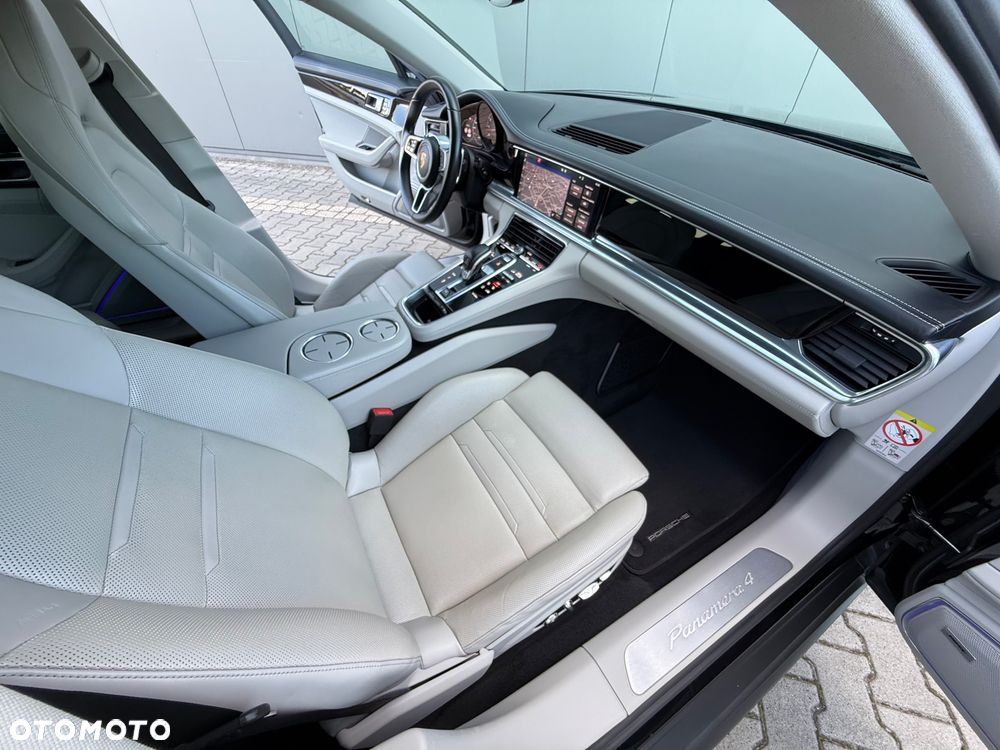 Porsche Panamera 4 Executive - 17