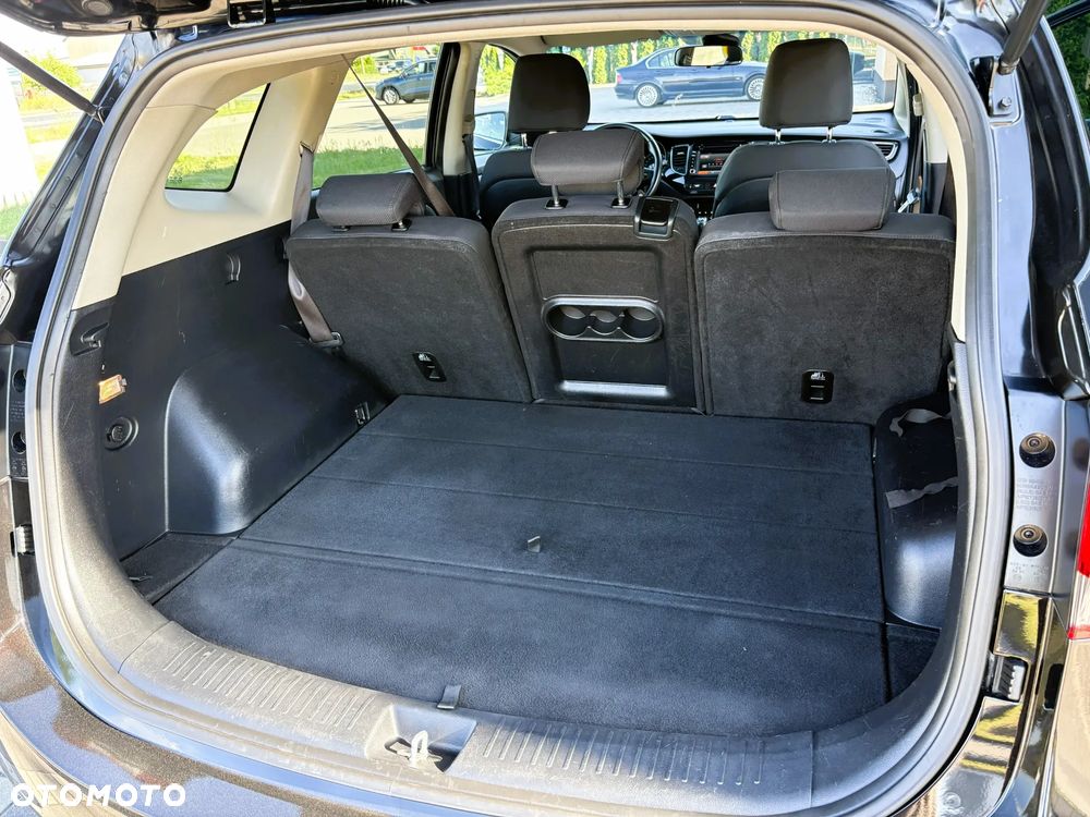 Kia Carens - 25