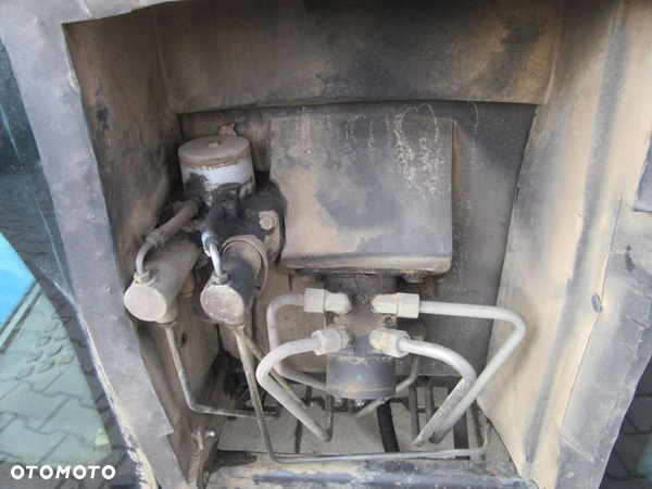 Pompka hamulcowa 81878211 E9NN2A064AE New Holland 8670 8770 8870 8970A