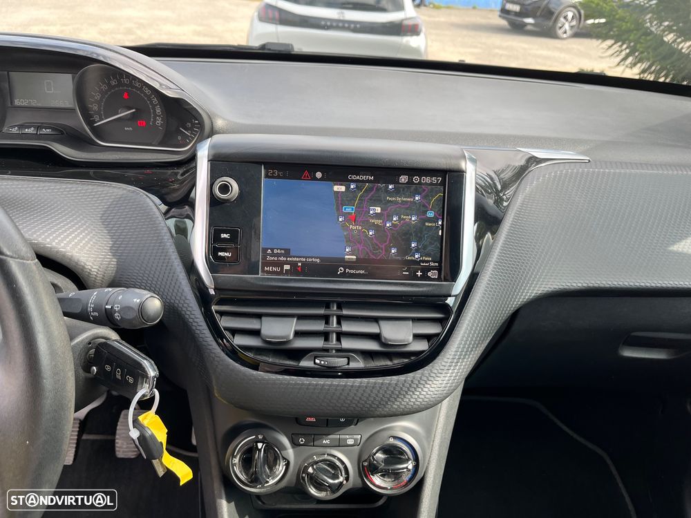 Peugeot 2008 1.5 BlueHDi Signature - 31