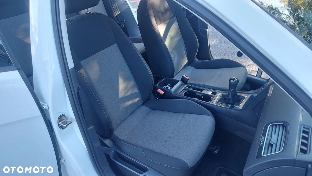 Volkswagen Golf 1.6 TDI BlueMotion Comfortline - 32