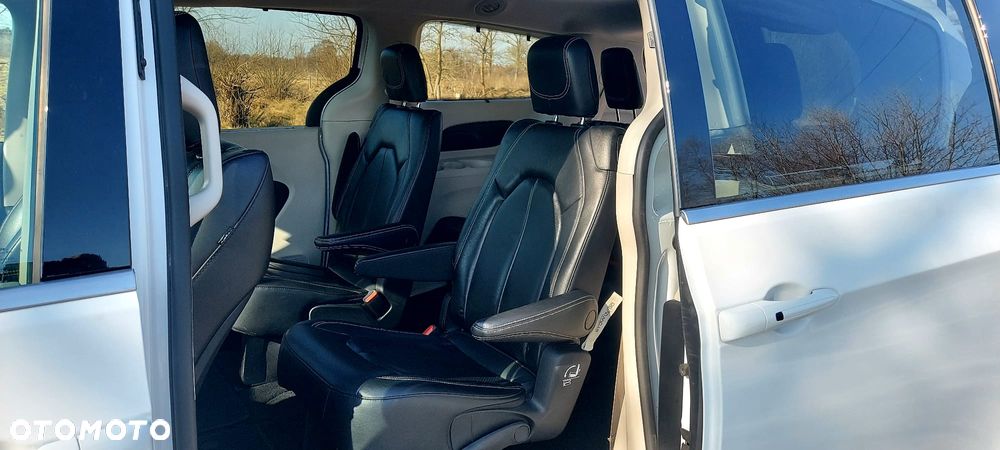 Chrysler Pacifica - 23