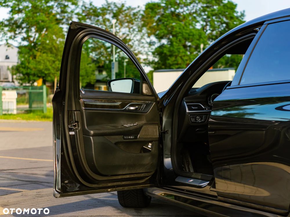 BMW Seria 7 740Li - 10