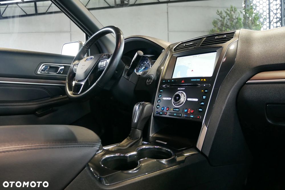 Ford Explorer - 29