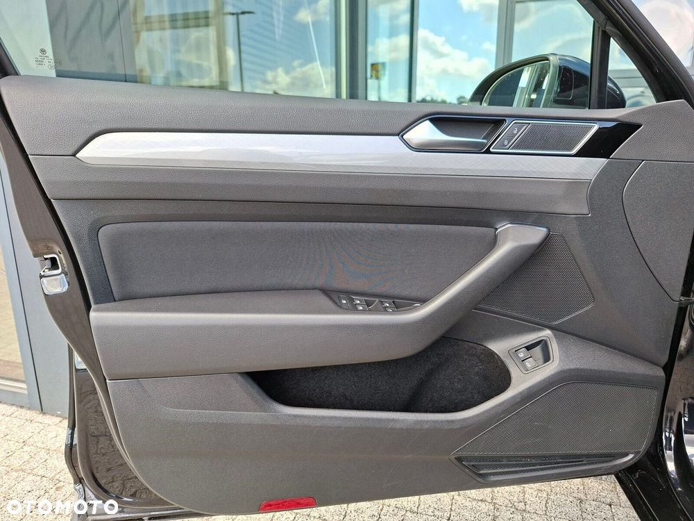 Volkswagen Passat - 10