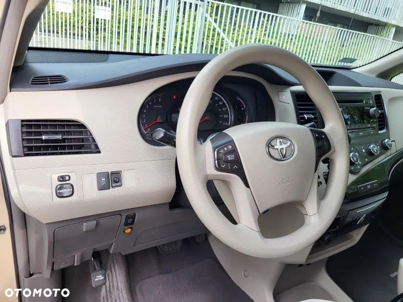 Toyota Sienna 3.5 V6 SE - 8