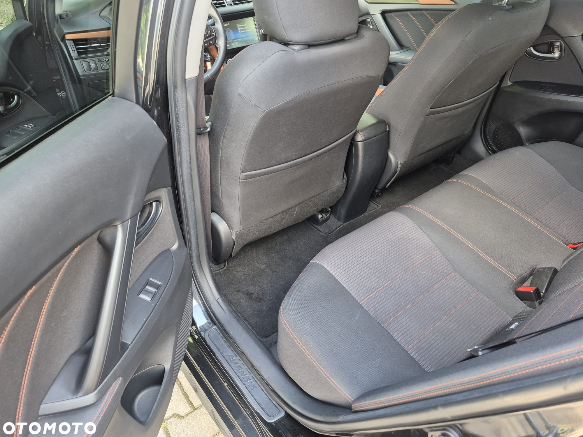 Toyota Avensis 2.0 D-4D Premium - 13